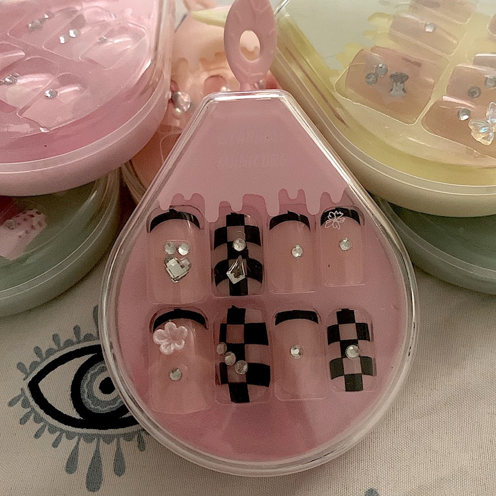 Cute press on nail set